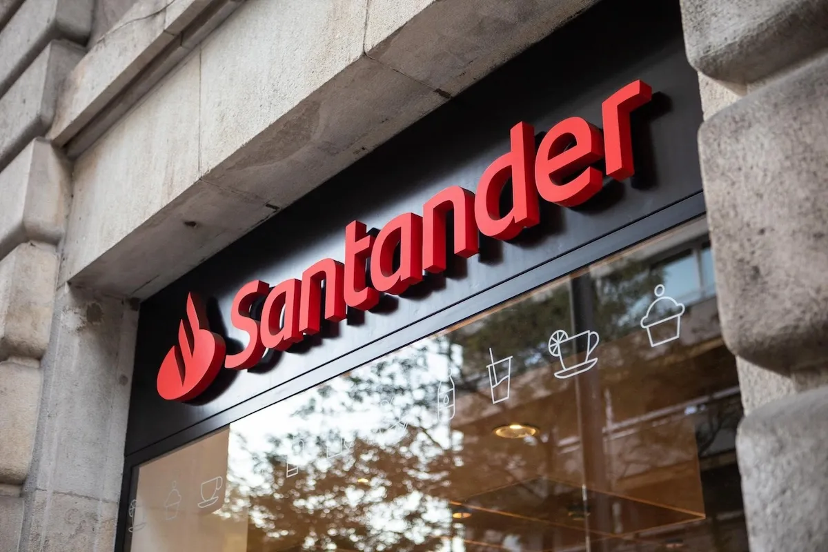 Banco Santander prepara su entrada en el negocio de ETFs en Europa: planea lanzar 3 fondos cotizados propios