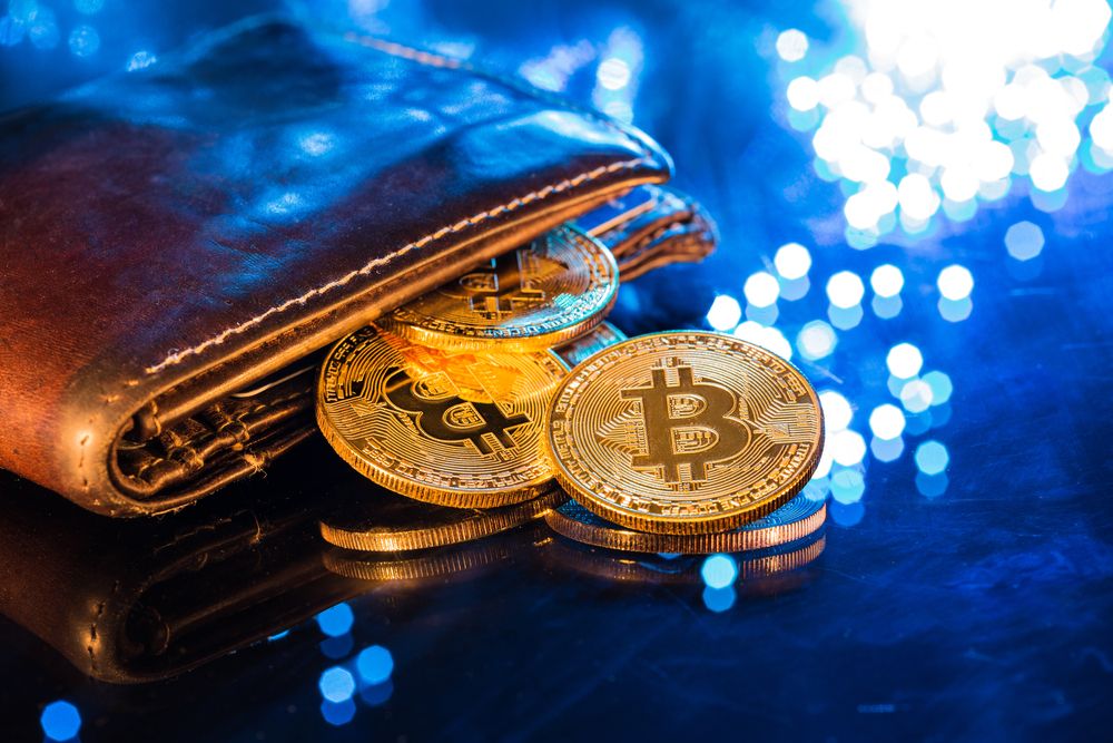 Tras romper resistencias, el Bitcoin podría escalar hasta los 45.000 dólares, según eToro