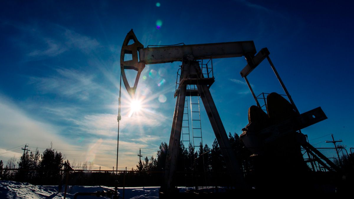 El petróleo Brent toca los 90 dólares tras el ataque de Israel a Irán