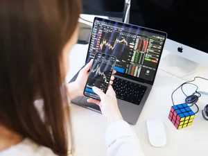 Salidas de dinero en Bolsa y crédito en Europa por la guerra de Irán, según BofA