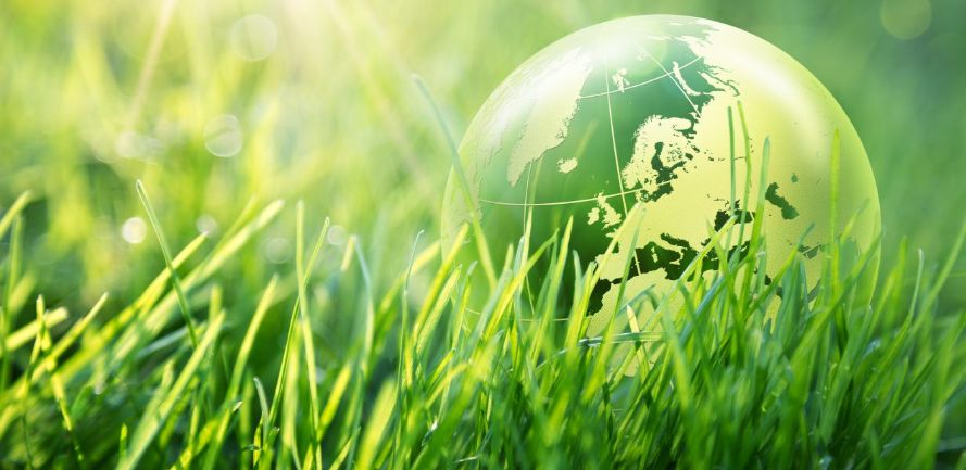 energia sola con criterios ESG bola del mundo verde