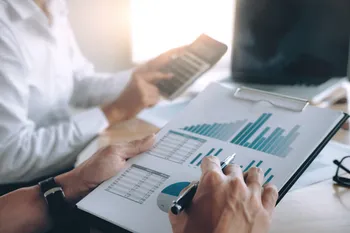 "Podría ser más recomendable invertir en plata que en oro en 2026", avisa Inversimply