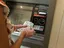 Los antiguos clientes de EVO Banco ya no podrán sacar dinero gratis en el extranjero tras la fusión con Bankinter