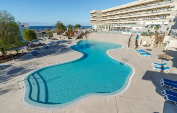 Arcano compra tres hoteles en Tenerife a través de su fondo inmobiliario español