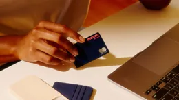 Monzo lanza un 4% TAE en su cuenta para potenciar el ahorro tras su llegada oficial a España
