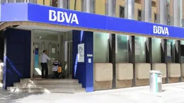 BBVA planta cara a sus rivales y estira a noviembre su oferta de 1.060 euros
