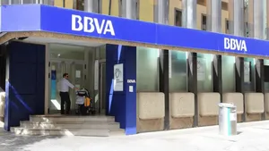 BBVA planta cara a sus rivales y estira a noviembre su oferta de 1.060 euros