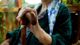 Seguro médico para mayores de 65 y 70 años: cuál contratar y cuánto cuesta