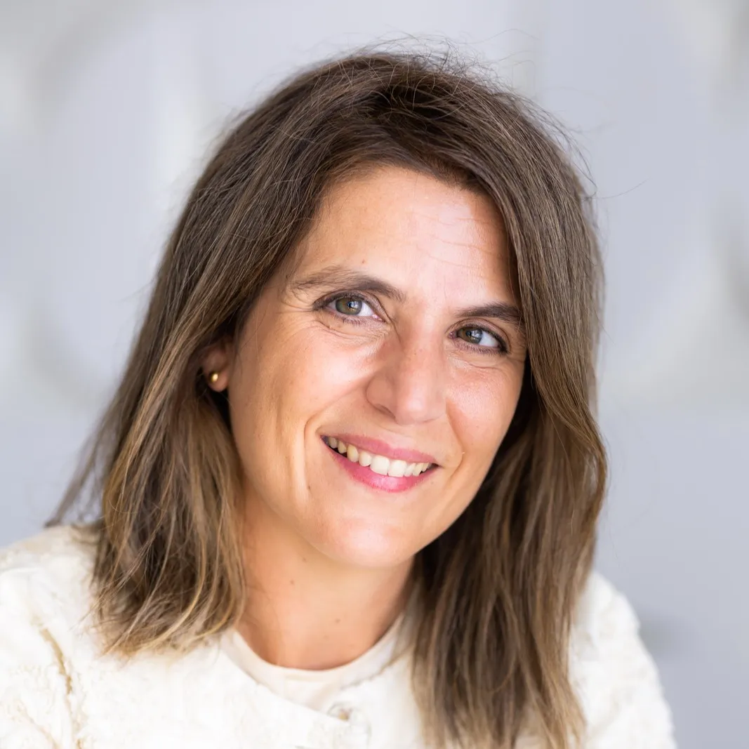 Ana Curto, VanEck