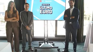 XTB y BlackRock rescatan el espíritu de la Gameboy en un videojuego de educación financiera para jóvenes