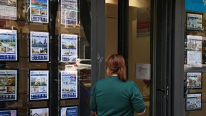 La compraventa de viviendas rompe con cinco meses de caídas y firma su mejor junio en 19 años
