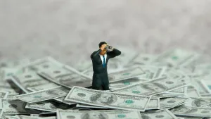 Los bancos centrales pasan de dirigir el ciclo a gestionar riesgos