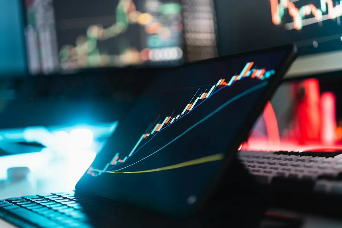  Podcast La Voz del Mercado - Resiliencia económica y presión en mercados por IA