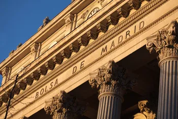 La Bolsa española se dispara impulsada por el crecimiento económico y la renta variable global