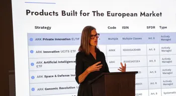 Cathie Wood (ARK Invest): la "revolución de productividad" de la IA llevará al 8% el PIB mundial