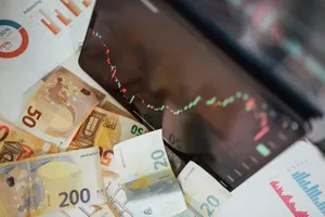 Podcast La Voz del Mercado: zona euro en terreno de contracción y repunte de los precios del petróleo