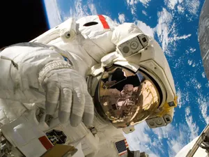 Cómo invertir en el espacio: fondos y ETFs para participar en la nueva carrera espacial